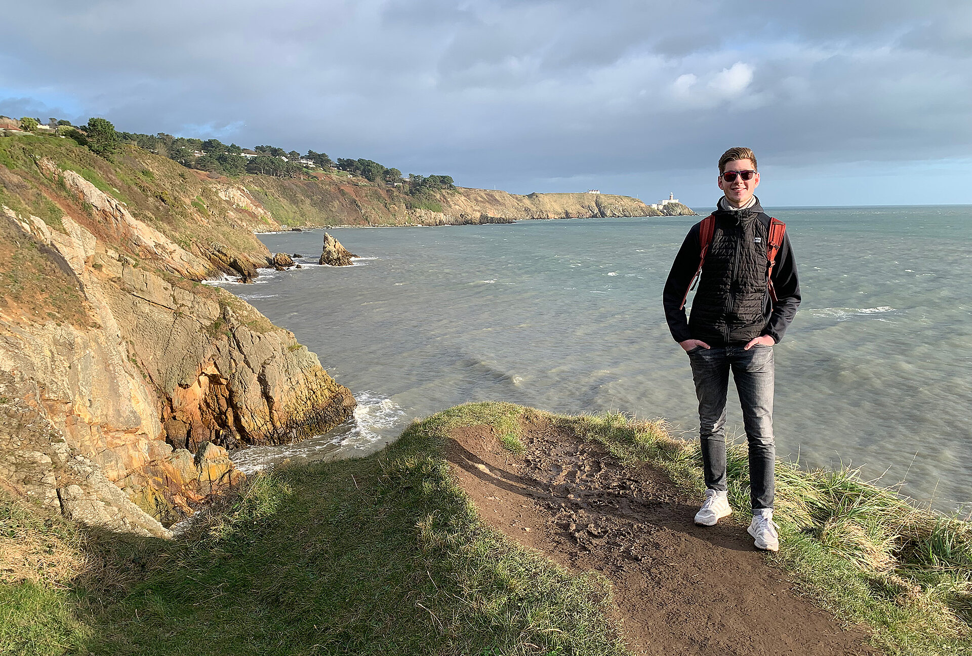 Jonas uses the turn of the year for trips.